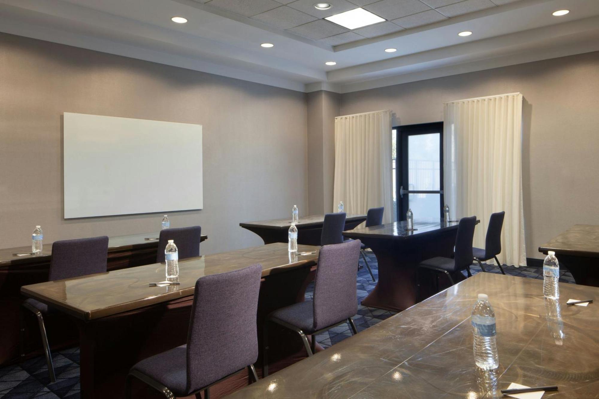 Courtyard By Marriott Newark Silicon Valley Екстериор снимка