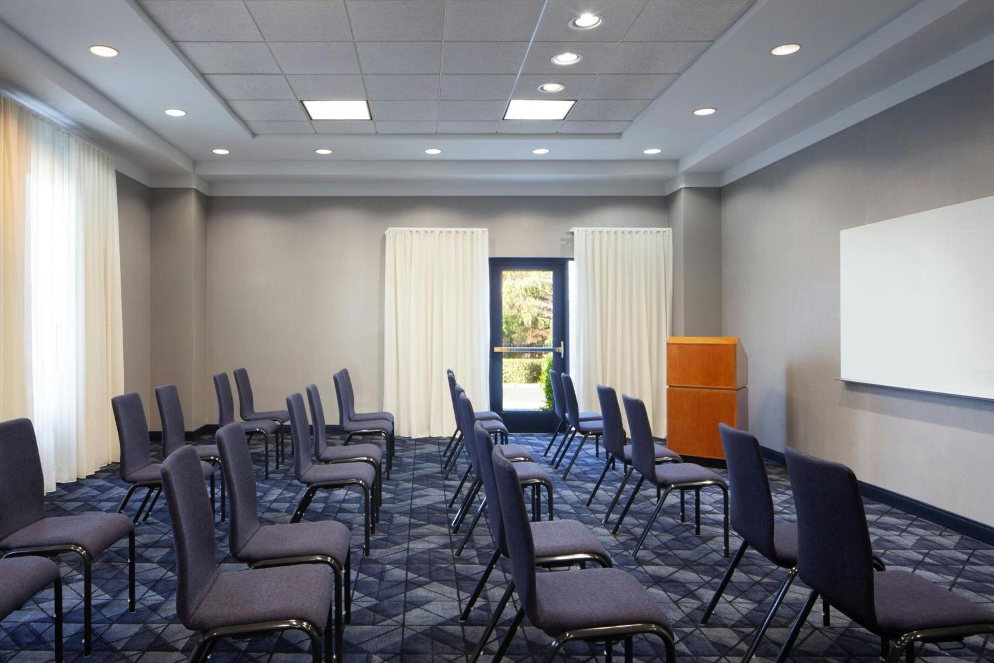 Courtyard By Marriott Newark Silicon Valley Екстериор снимка