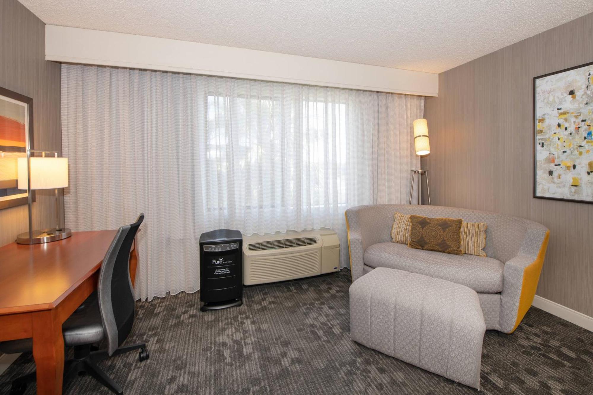 Courtyard By Marriott Newark Silicon Valley Екстериор снимка