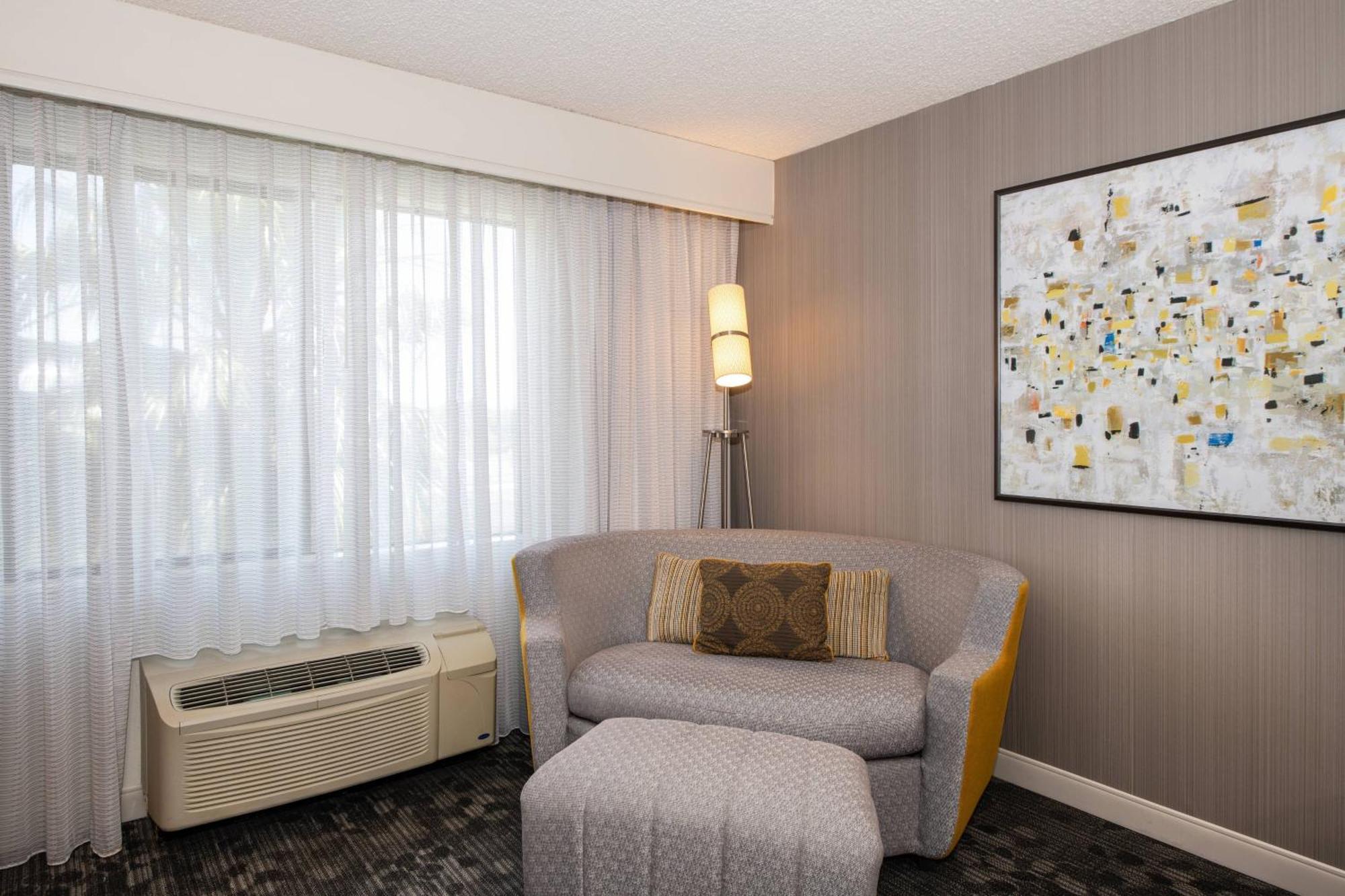 Courtyard By Marriott Newark Silicon Valley Екстериор снимка