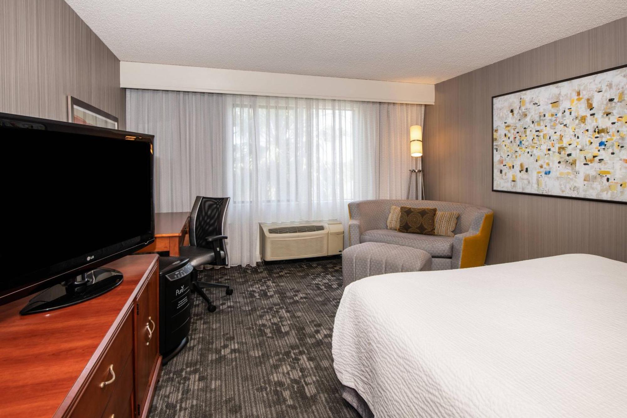 Courtyard By Marriott Newark Silicon Valley Екстериор снимка