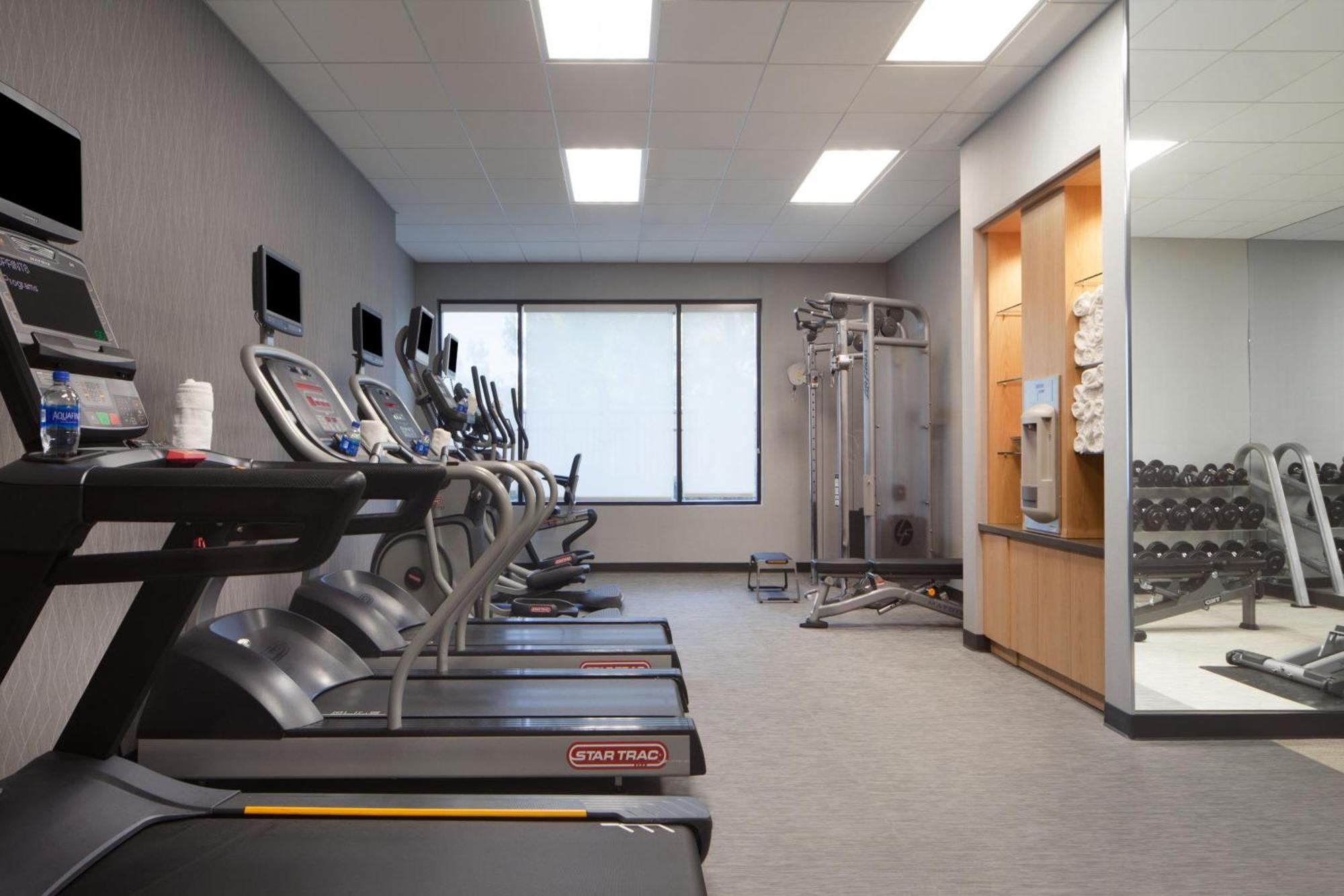 Courtyard By Marriott Newark Silicon Valley Екстериор снимка