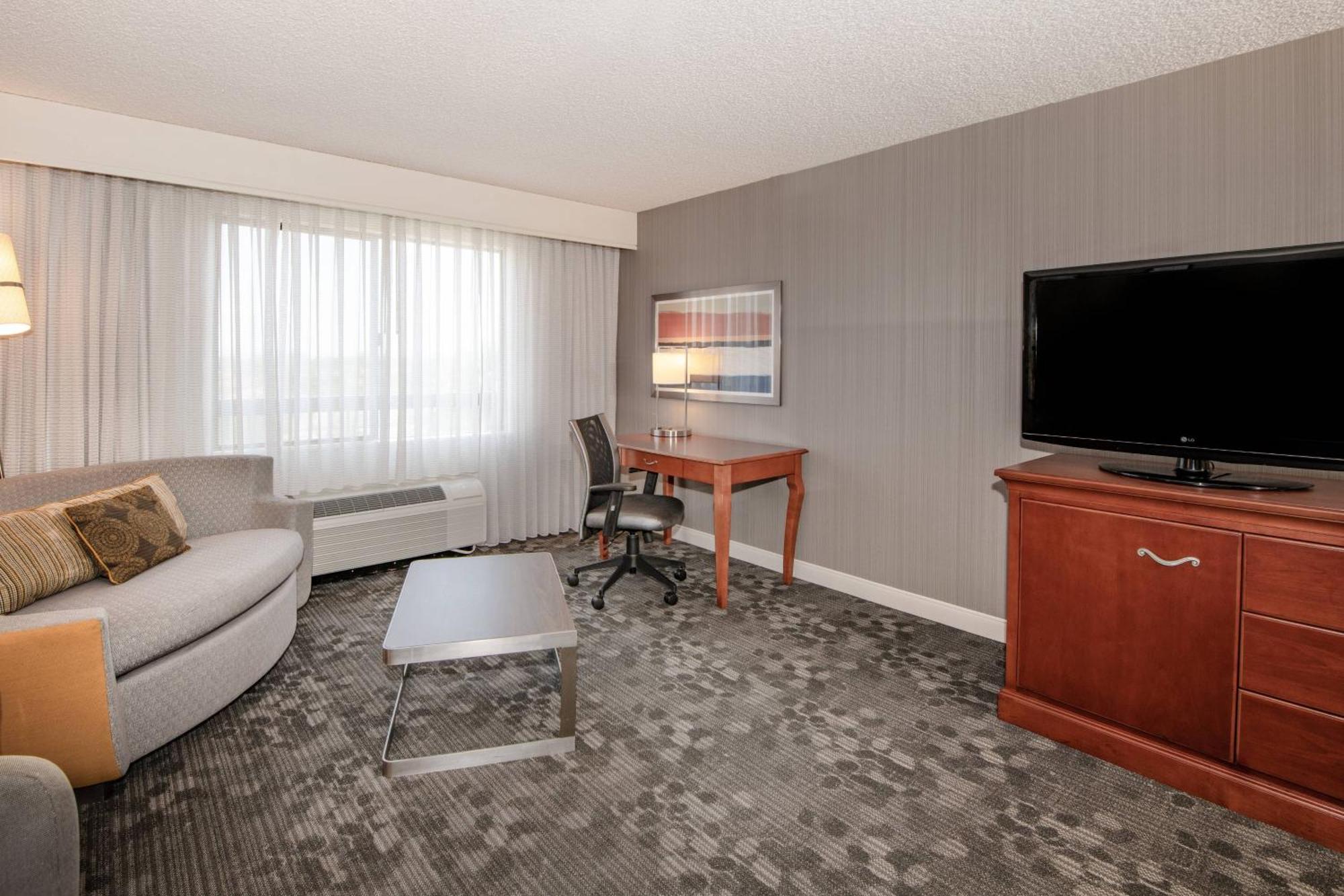 Courtyard By Marriott Newark Silicon Valley Екстериор снимка